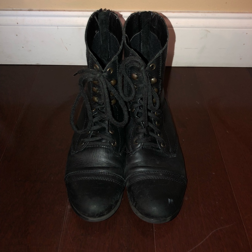 Combat boots